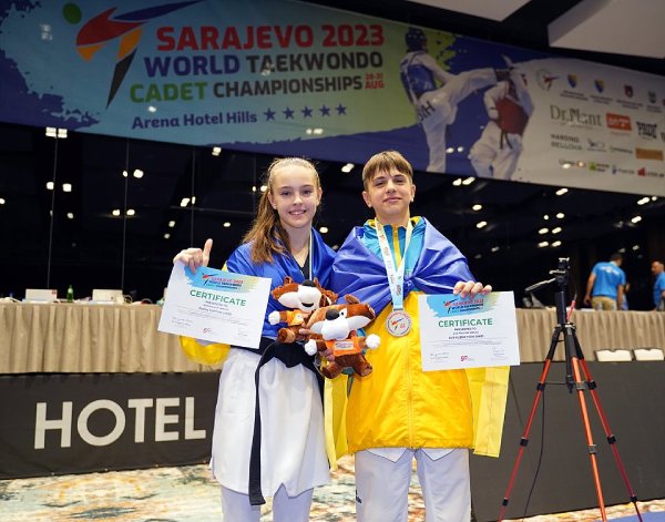 우크라이나 열세 살 동갑내기 남녀 태권도 꿈나무 세계유소년대회  은메달 획득!